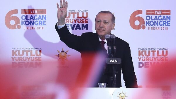 Cumhurbaşkanı ve AK Parti Genel Başkanı Recep Tayyip Erdoğan, partisinin Van 6. Olağan İl Kongresi’ne katılarak konuşma yaptı. - Sputnik Türkiye