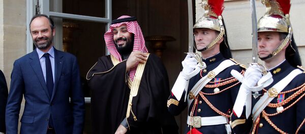 Fransa Başbakanı Edouard Philippe tarafından başbakanlık köşkü Matignon'da ağırlanan Suudi Veliaht Prensi Muhammed bin Selman - Sputnik Türkiye