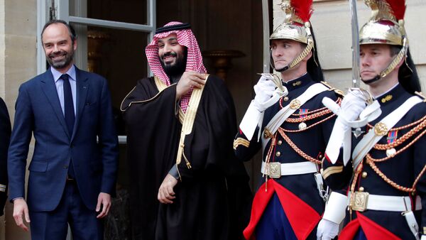 Fransa Başbakanı Edouard Philippe tarafından başbakanlık köşkü Matignon'da ağırlanan Suudi Veliaht Prensi Muhammed bin Selman - Sputnik Türkiye