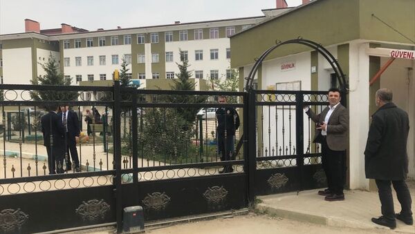 Polis veli, tartıştığı öğretmenleri vurdu - Sputnik Türkiye