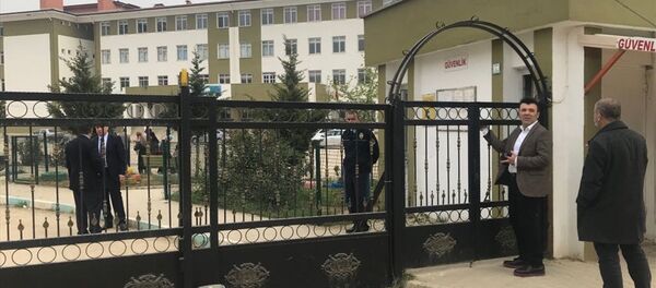 Polis veli, tartıştığı öğretmenleri vurdu - Sputnik Türkiye