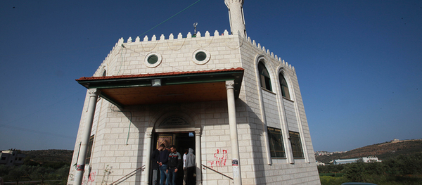 İşgal altındaki Batı Şeria'da yer alan Nablus kentinde bir caminin Yahudi yerleşimcilerin saldırısına maruz kaldığı bildirildi. İşgal altındaki Batı Şeria'da yer alan Nablus kentinde bir caminin Yahudi yerleşimcilerin saldırısına maruz kaldığı bildirildi. - Sputnik Türkiye