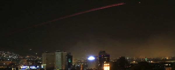 Şam'a yönelik fırlatılan füzelerin çoğu, Suriye hava savunma sistemleri tarafından püskürtüldü. - Sputnik Türkiye