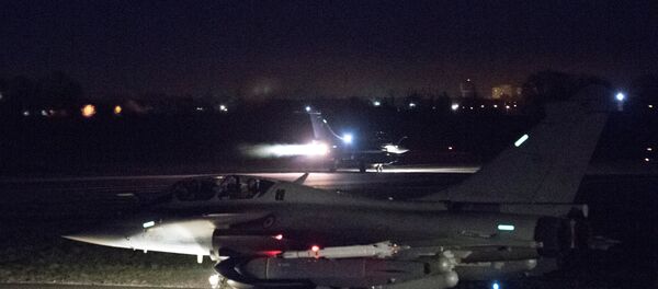 Suriye saldırısına katılan Fransız savaş uçakları - Sputnik Türkiye