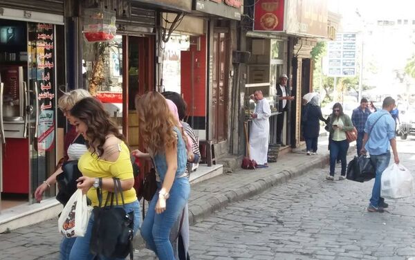 Saldırı sonrası Şam'da günlük hayat olağan seyrinde - Sputnik Türkiye