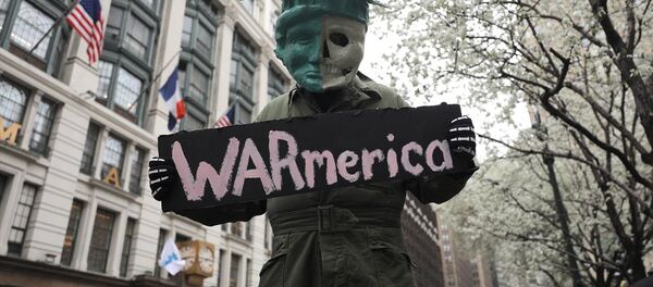 ABD'nin New York kentinde bir araya gelen savaş karşıtı yüzlerce insan yürüyüş düzenledi. - Sputnik Türkiye