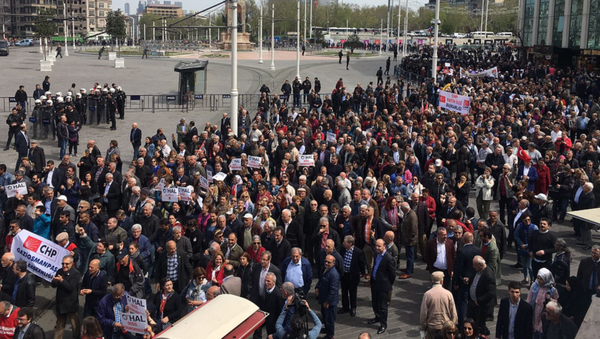 Polis, Taksim'de CHP'lilere izin vermedi - Sputnik Türkiye