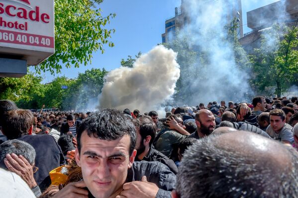 Bagramyan Caddesi'nde yaşanan çatışmalar sırasında sesli bombalar kullanıldı. - Sputnik Türkiye