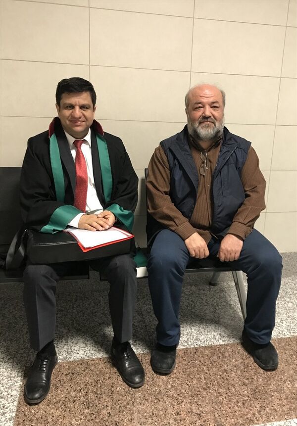 İlahiyatçı yazar İhsan Eliaçık ve avukatı Tuncay Ateş. - Sputnik Türkiye
