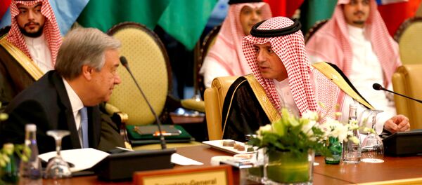 Suudi Dışişleri Bakanı Adil Cubeyr, Riyad'da BM Genel Sekreteri Antonio Guterres'i ağırlayıp ortak basın toplantısı düzenledi, 17 Nisan 2018 - Sputnik Türkiye