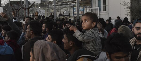 Midilli'deki Moria gözaltı merkezinde eylem yapan sığınmacılar  - Sputnik Türkiye