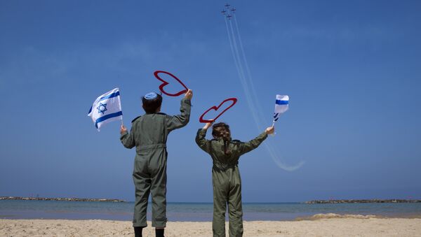 İsrailli çocuklar İsrail'in bağımsızlığının 70. yıldönümünü kutladı - Sputnik Türkiye