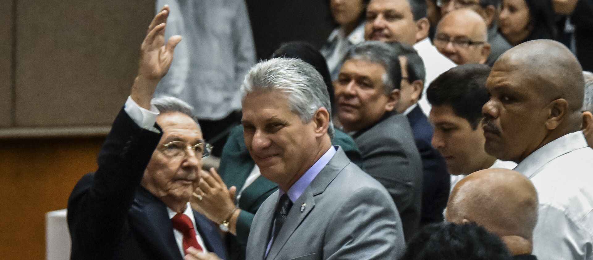 Küba Ulusal Meclisi, devlet başkanlığını bırakan Raul Castro'nun yerine tek aday gösterdiği yardımcısı Miguel Diaz-Canel'i seçti. - Sputnik Türkiye, 1920, 16.04.2021