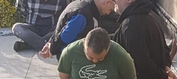 İran uyruklu Naci Şerifi Zindaşti ile iki polisin de aralarında bulunduğu 6 şüpheli tutuklandı. - Sputnik Türkiye