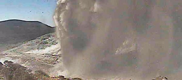 Japonya'da yanardağ 250 yıl sonra faaliyete geçti - Sputnik Türkiye