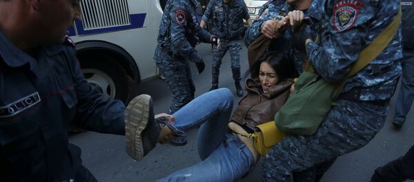 Ermenistan'da Sarkisyan karşıtı protestolarda erken seçim talebi - Sputnik Türkiye