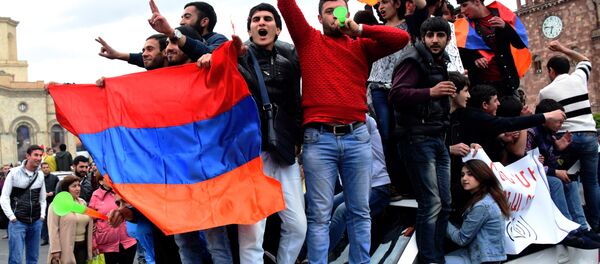 Ermenistan, Erivan, Sarkisyan'a karşı protesto, 20 Nisan 2018 - Sputnik Türkiye