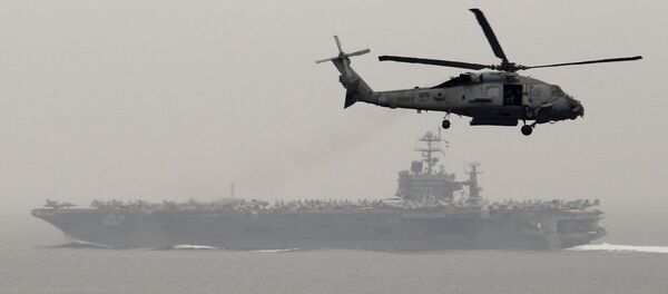 Doğu Akdeniz'de nükleer güçle çalışan uçak gemisi USS Harry S. Truman'ın çevresinde uçan helikopter - Sputnik Türkiye