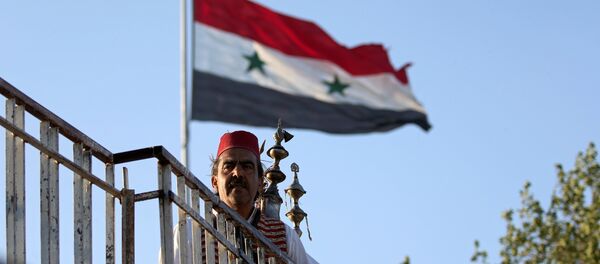 Şam'daki bir köpü üzerinde geleneksel içecek satıcısı - Sputnik Türkiye