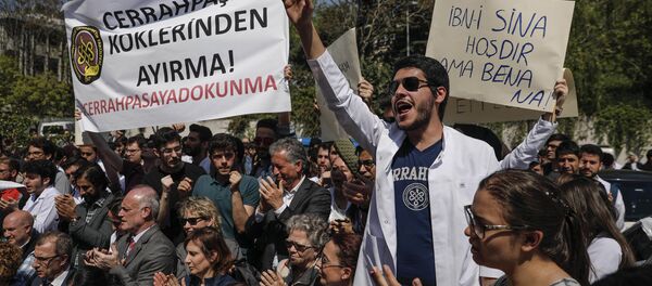 Cerrahpaşa Tıp'ta Bölünmeprotestosu - Sputnik Türkiye