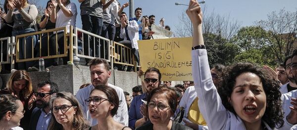Cerrahpaşa Tıp'ta Bölünmeprotestosu - Sputnik Türkiye
