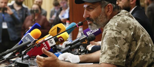 Ermenistan'daki protesto harekatının lideri Nikol Paşinyan Ermenistan'daki protesto harekatının lideri Nikol Paşinyan - Sputnik Türkiye