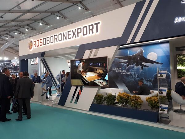 Rusya devlet silah ihracat şirketi Rosoboroneksport standı - Sputnik Türkiye