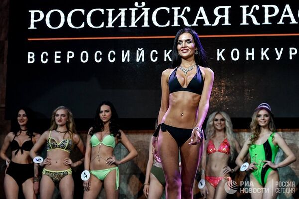 Bu yıl İrina Safronova güzellik yarışmasında zafer kazanıp ‘Rus güzeli’ ünvanına sahip oldu. - Sputnik Türkiye