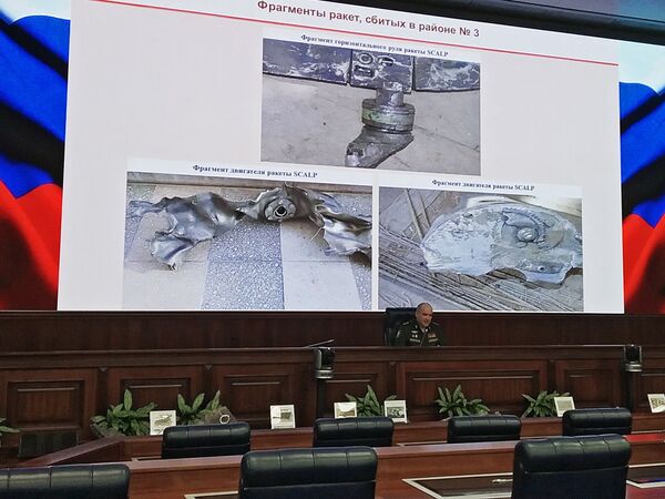 Rusya Genelkurmay Başkanlığı, etkisiz hale getirilen SCALP füzelerinin parçalarını sergiledi. - Sputnik Türkiye