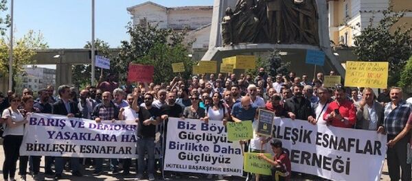 Kepenk kapatan tekel bayileri - Sputnik Türkiye