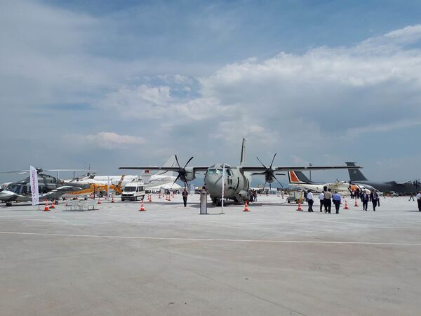 Eurasia Airshow Uluslararası Havacılık Fuarı'nda sergilenen hava araçları - Sputnik Türkiye