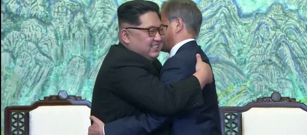 Kuzey Kore lideri Kim Jong-un- Güney Kore Devlet Başkanı Moon Jae-in Kuzey Kore lideri Kim Jong-un- Güney Kore Devlet Başkanı Moon Jae-in - Sputnik Türkiye
