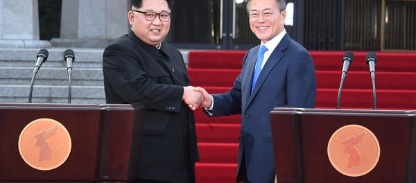 Kim Jong-un-Moon Jae-in Kim Jong-un-Moon Jae-in - Sputnik Türkiye