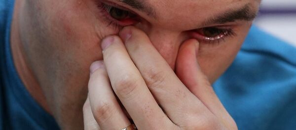 Iniesta, sezon sonunda Barcelona'dan ayrılacağını açıklarken gözyaşlarını tutamadı. - Sputnik Türkiye