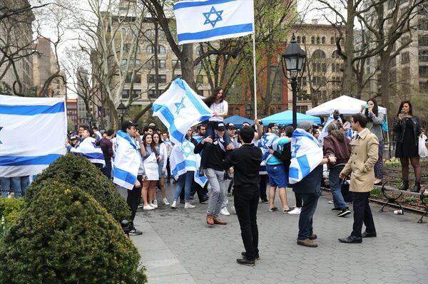 New York'ta İsrail'in bağımsızlık günü çerçevesinde kutlama yapan İsrailli grup - Sputnik Türkiye