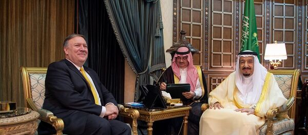 ABD Dışişleri Bakanı Mike Pompeo ile Suudi Arabistan Kralı Selman bin Abdulaziz - Sputnik Türkiye