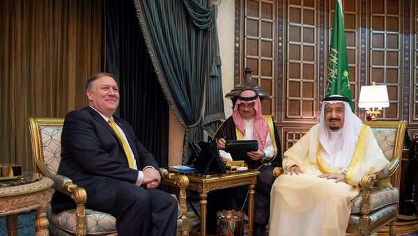 ABD Dışişleri Bakanı Mike Pompeo ile Suudi Arabistan Kralı Selman bin Abdulaziz - Sputnik Türkiye