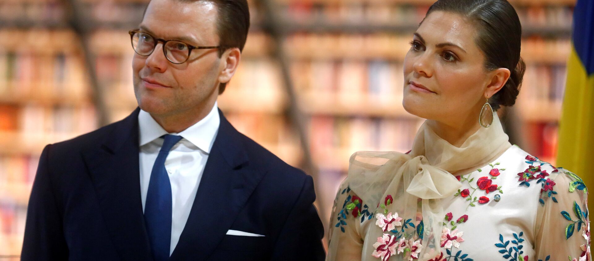 İsveç Veliaht Prensesi Victoria ile eşi Prens Daniel, Riga'daki Ulusal Kütüphane'de - Sputnik Türkiye, 1920, 30.04.2018