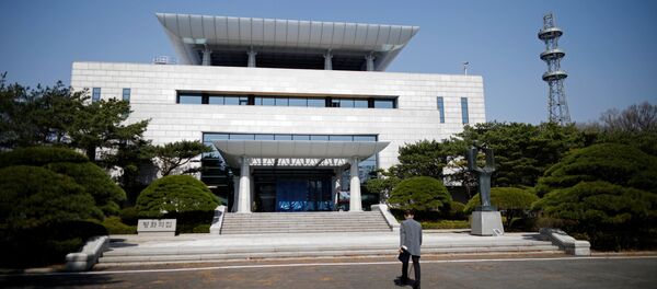 Kuzey Kore lideri Kim Jong-un ile Güney Kore lideri Moon Jae-in arasındaki tarihi zirveye sahne olan ateşkes köyü Panmunjom'un Güney Kore'ye ait kısmındaki Barış Evi - Sputnik Türkiye