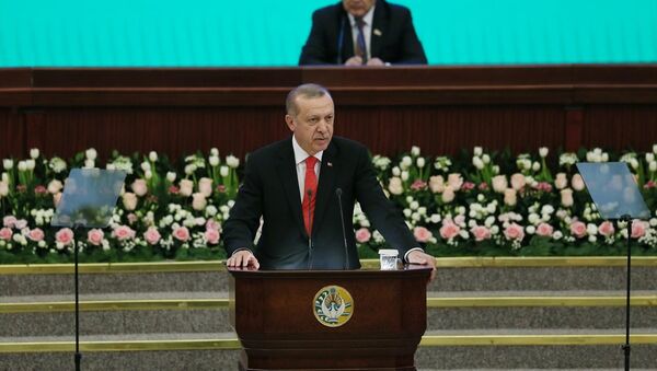 Cumhurbaşkanı Recep Tayyip Erdoğan, Özbekistan Parlamentosu'na hitaben konuşma yaptı. - Sputnik Türkiye