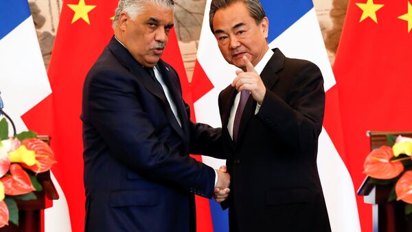 Çin Dışişleri Bakanı Wang Yi ile Dominik Cumhuriyeti Dışişleri Bakanı Miguel Vargas - Sputnik Türkiye