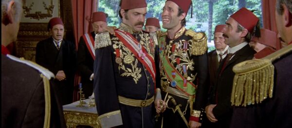 Kartal Tibet'in yönettiği, Kemal Sunal, Şener Şen, Adile Naşit, Müjde Ar ve Ayşen Gruda'nın rol aldığı 1976 yapımı Tosun Paşa Türk sinemasının unutulmaz filmleri arasında yer alıyor. - Sputnik Türkiye