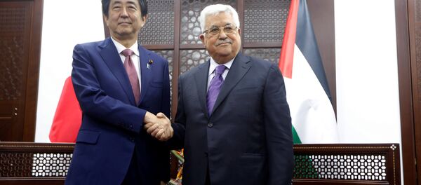 Japonya Başbakanı Şinzo Abe- Filistin lideri Mahmud Abbas - Sputnik Türkiye