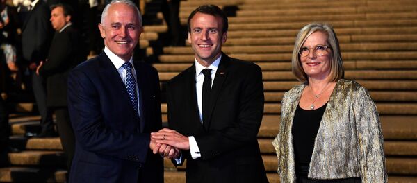 Fransa Cumhurbaşkanı Emmanuel Macron- Avustralya  Başbakanı Malcolm Turnbull ve eşi Lucy Turnbull - Sputnik Türkiye