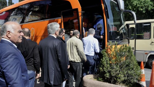 Taksiciler, Uber'e karşı: Lüks otobüsle yolcu taşıyacaklar - Sputnik Türkiye
