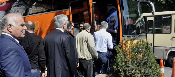 Taksiciler, Uber'e karşı: Lüks otobüsle yolcu taşıyacaklar - Sputnik Türkiye