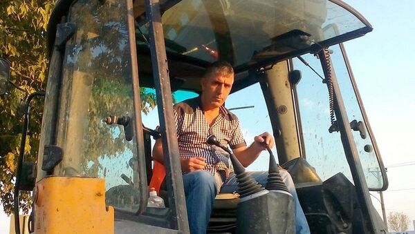 Yunanistan sınırına geçen Edirne Belediyesi kepçe operatörü Musa Alerik - Sputnik Türkiye