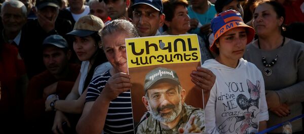 Başkent Yerevan'daki Paşinyan destekçileri - Sputnik Türkiye
