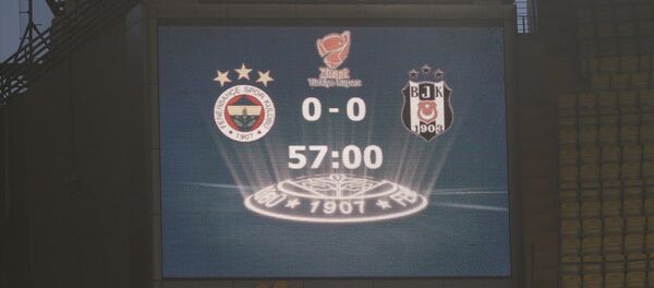 Hakem Mete Kalkavan, Fenerbahçe - Beşiktaş kupa maçının tekrarını Beşiktaş'ın gelmemesi nedeniyle iptal etti. - Sputnik Türkiye