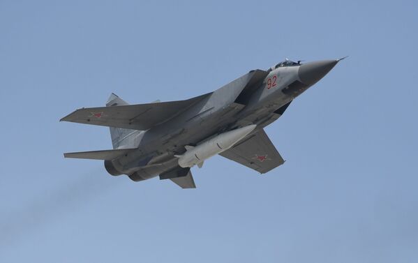 Kinjal füze sistemleriyle donatılan MiG-31 avcı uçakları - Sputnik Türkiye